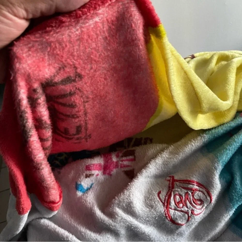 London Inspired Cozy Fleece Leg Warmer Blanket